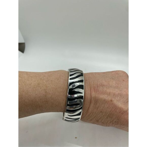 Bundle of 3 Bracelets Costume Jewelry Silver-tone - Picture 5 of 10